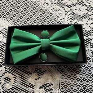Classic Green Bow Tie and Cufflinks Set